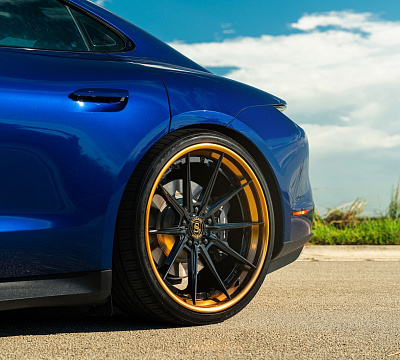 Фото дисков Strasse Wheels SV10 Deep Concave FS на Porsche Taycan I