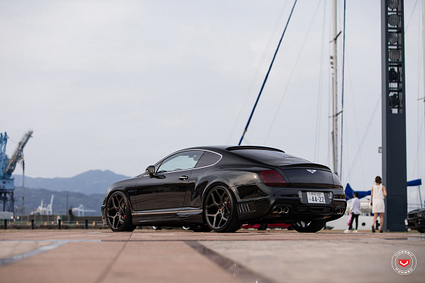 Фото дисков Vossen CG-205 Черный глянец на Bentley Continental GT II