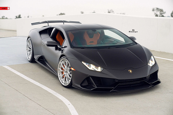 Фото дисков Anrky AN30 Глянцевый лак на Lamborghini Huracan