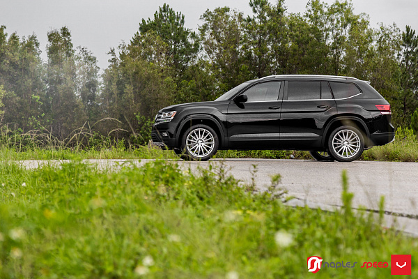 Фото дисков Vossen VFS-2 Серебро на Volkswagen Atlas