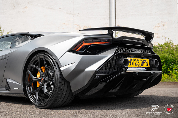 Фото дисков NOVITEC NL4 Черный глянец на Lamborghini Huracan