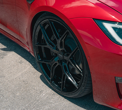 Фото дисков Vossen HF-5 на Tesla Model S