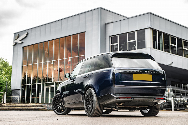 Фото дисков Kahn RS-2 Черный сатин на Land Rover Range Rover V