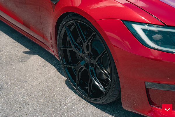 Фото дисков Vossen HF-5 Черный глянец на Tesla Model S