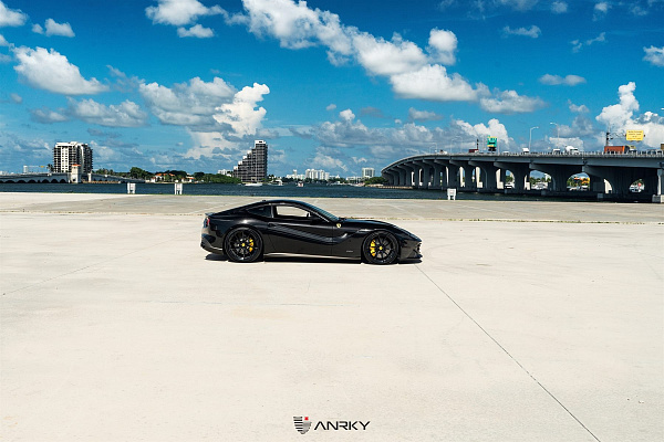 Фото дисков Anrky AN12 Черный глянец на Ferrari F12
