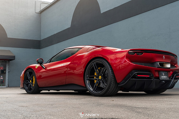 Фото дисков Anrky AN17 Черный глянец на Ferrari 296