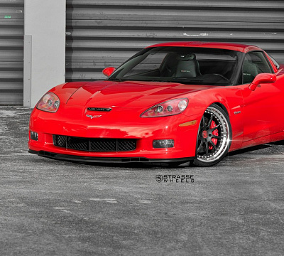 Фото дисков Strasse Wheels R10 Performance на Chevrolet Corvette C6