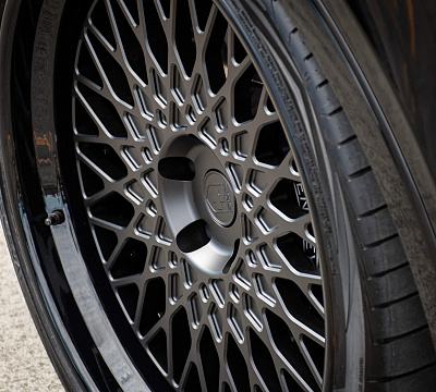Фото дисков HRE 501 на Bentley Bentayga