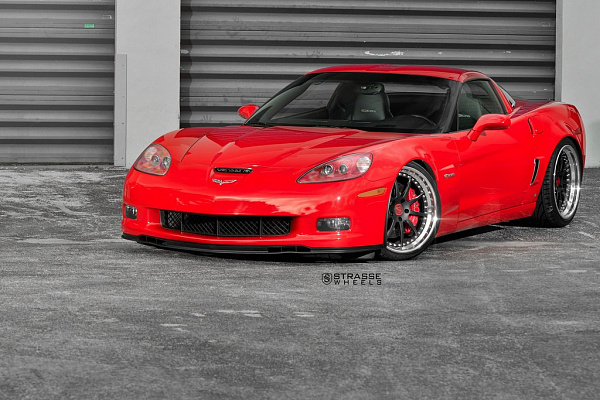 Фото дисков Strasse Wheels R10 Performance Другой цвет на Chevrolet Corvette C6