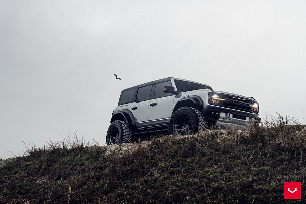 Фото дисков Vossen HFX-1 (6-Lug) Черный глянец на Ford Bronco