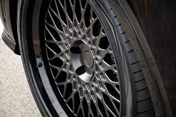 Фото дисков HRE 501 Черный сатин на Bentley Bentayga