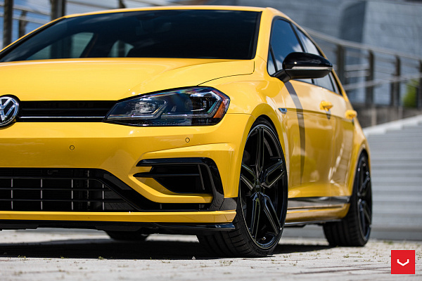 Фото дисков Vossen HF-1 Черный глянец на Volkswagen Golf VII