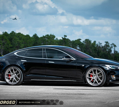 Фото дисков BC Forged HCA381 на Tesla Model S