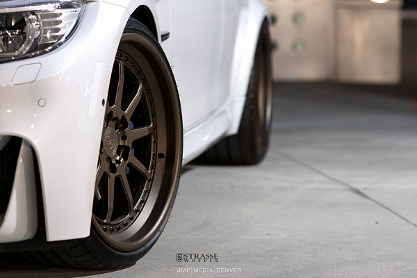 Фото дисков Strasse Wheels R10 Competition Сатиновая темная бронза на BMW 3/M3 (F3x/F80)