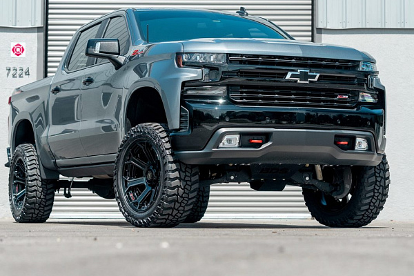 Фото дисков 4PLAY 4P70 Черный глянец на Chevrolet Silverado IV