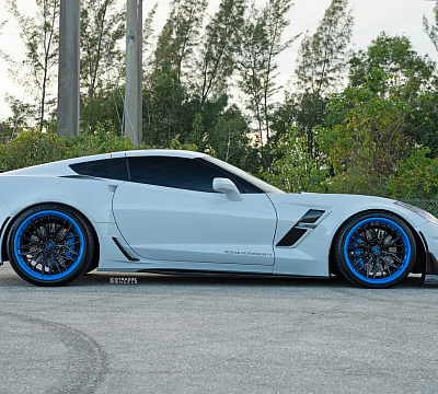 Фото дисков Strasse Wheels SV10M-RS Deep Concave FS на Chevrolet Corvette C7
