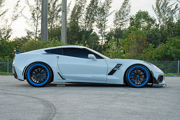 Фото дисков Strasse Wheels SV10M-RS Deep Concave FS Другой цвет на Chevrolet Corvette C7