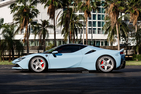 Фото дисков Strasse Wheels F5 Track Глянцевый лак на Ferrari SF90
