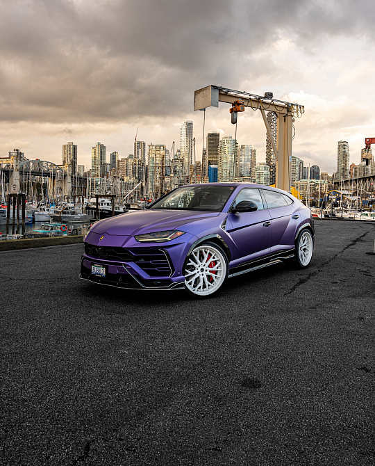 Фото дисков PF10 Белый глянец на Lamborghini Urus