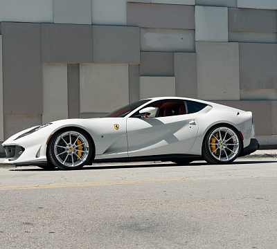Фото дисков Anrky AN28 на Ferrari 812