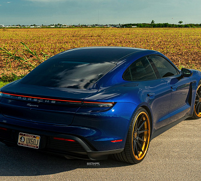 Фото дисков Strasse Wheels SV10 Deep Concave FS на Porsche Taycan I