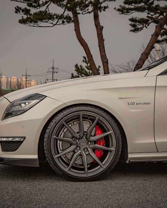 Фото дисков HF-3 Сатиновый графит на Mercedes-Benz CLS (C218)