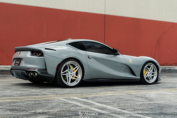 Фото дисков Anrky S3-X3 Глянцевый лак на Ferrari 812