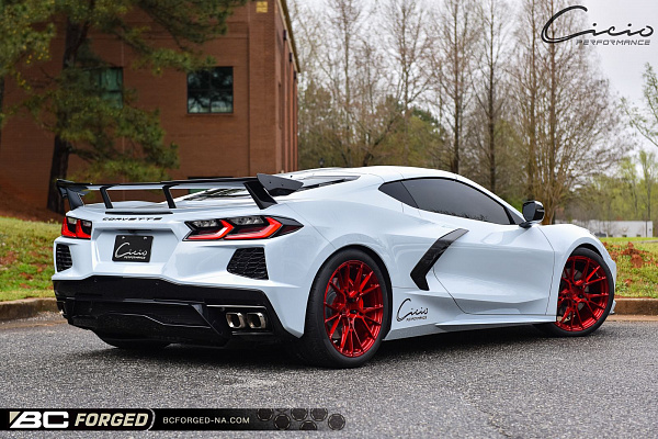 Фото дисков BC Forged EH184 Красный глянец на Chevrolet Corvette C8