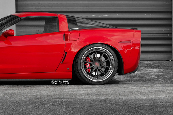 Фото дисков Strasse Wheels R10 Performance Другой цвет на Chevrolet Corvette C6