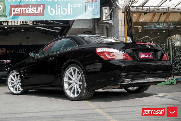 Фото дисков Vossen VFS-10 Серебро на Mercedes-Benz SL (R231)