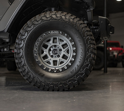 Фото дисков Black Rhino KELSO на Jeep Wrangler IV (JL)