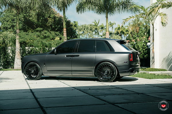 Фото дисков Vossen S17-15T Черный глянец на Rolls-Royce Cullinan