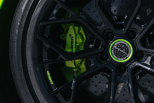 Фото дисков Brixton Forged PF10 Черный глянец на McLaren 720S