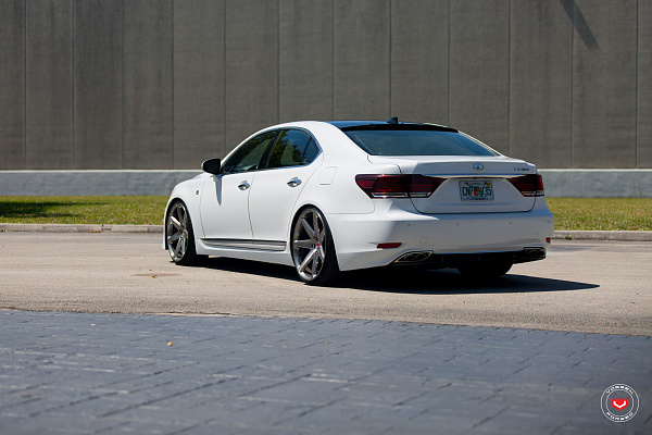 Фото дисков Vossen CG-207 Глянцевый лак на Lexus LS IV
