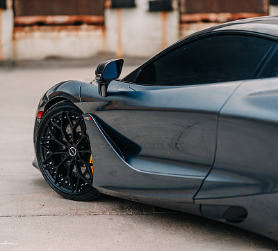 Фото дисков Brixton Forged CM6-R на McLaren 720S