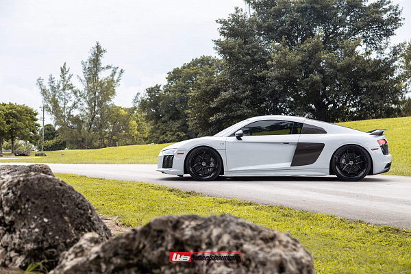Фото дисков HRE S101SC Черный глянец на Audi R8 (4S)