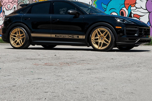 Фото дисков Anrky RS6.2 Сатиновое золото на Porsche Cayenne II
