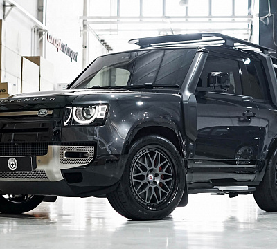 Фото дисков HRE 300 на Land Rover Defender II