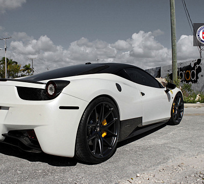 Фото дисков HRE P101 на Ferrari 458