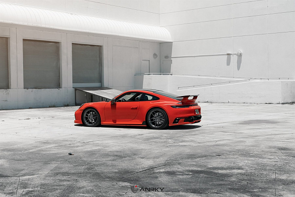 Фото дисков Anrky AN11 Глянцевый темный лак на Porsche 911 VIII