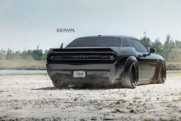 Фото дисков Strasse Wheels SV8 Performance Другой цвет на Dodge Challenger III