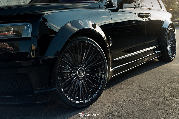 Фото дисков Anrky RF-230 Черный глянец на Rolls-Royce Cullinan