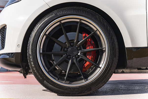Фото дисков Strasse Wheels SV10 Deep Concave FS Черный сатин на Range Rover Sport II