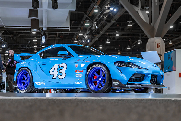 Фото дисков HRE C106 Синий глянец на Toyota Supra A90