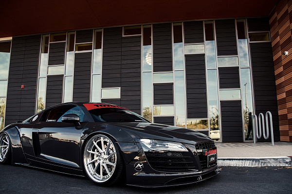 Liberty Walk Audi R8 