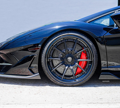 Фото дисков Strasse Wheels SV10 Deep Concave FS на Lamborghini Aventador