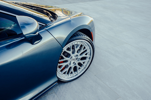 Фото дисков Strasse Wheels SV10M Deep Concave FS Глянцевый лак на McLaren 650S