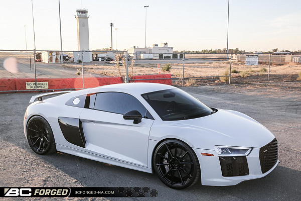 Фото дисков BC Forged EH182 Черный глянец на Audi R8 (4S)