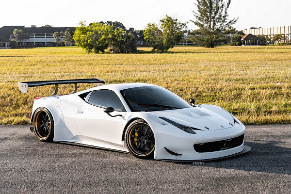 Фото дисков Strasse Wheels SV10-RS Performance Черный матовый на Ferrari 458