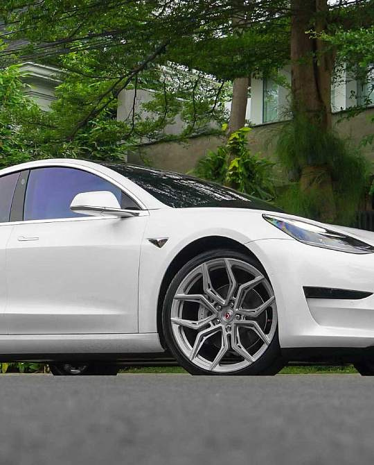 Фото дисков EVO-3R Глянцевый тонированный лак на Tesla Model 3